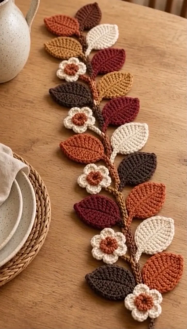 Oval leaf & flower table runner🍂